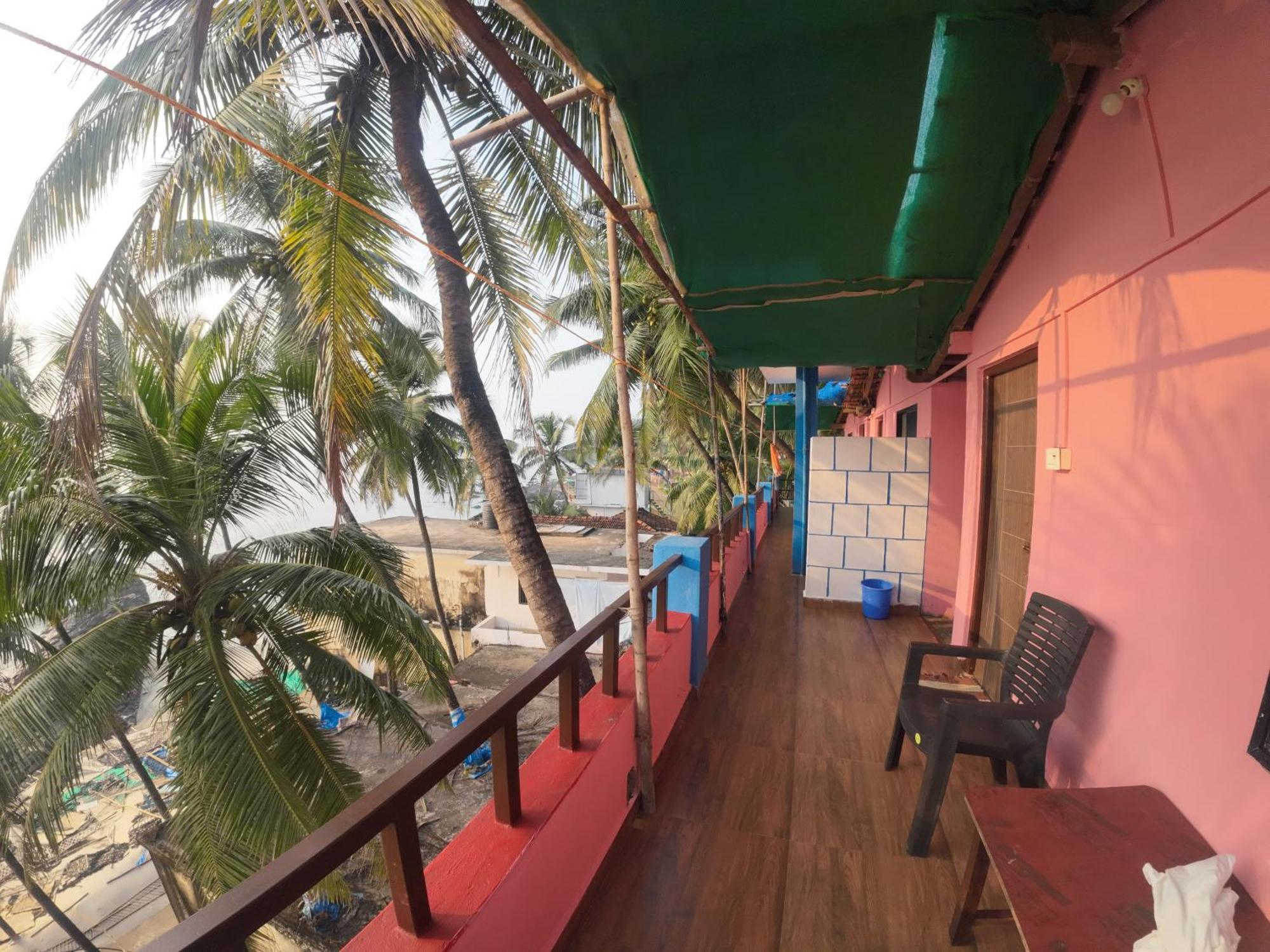 Om Ganesh Guest House Cliffside Arambol Exterior photo