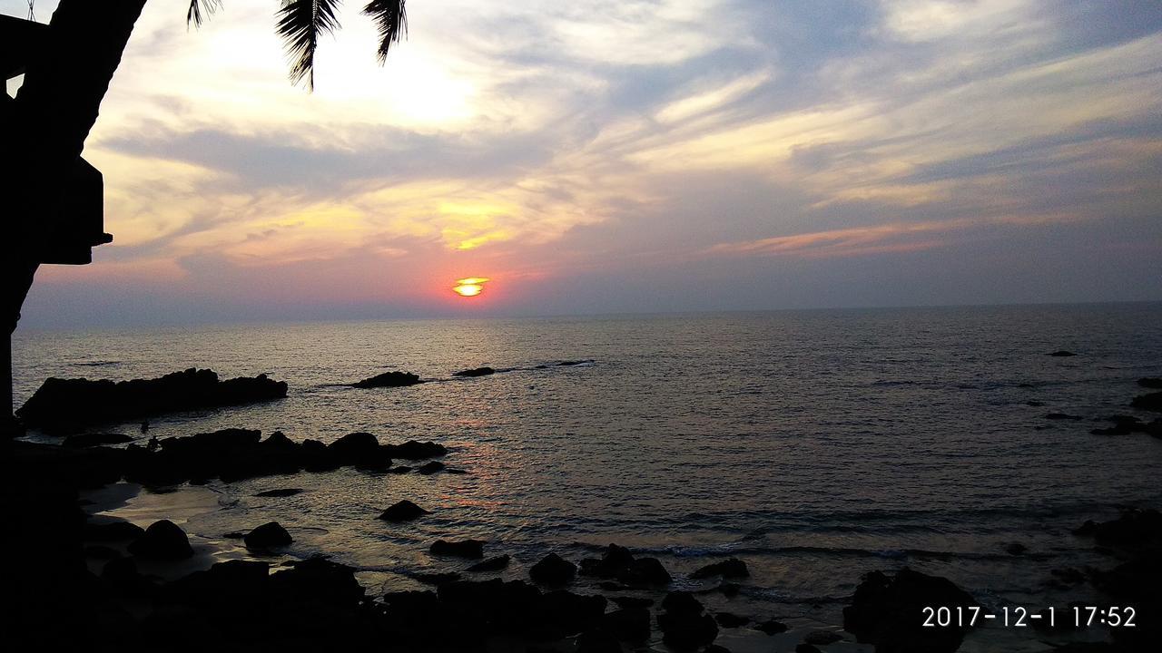 Om Ganesh Guest House Cliffside Arambol Exterior photo
