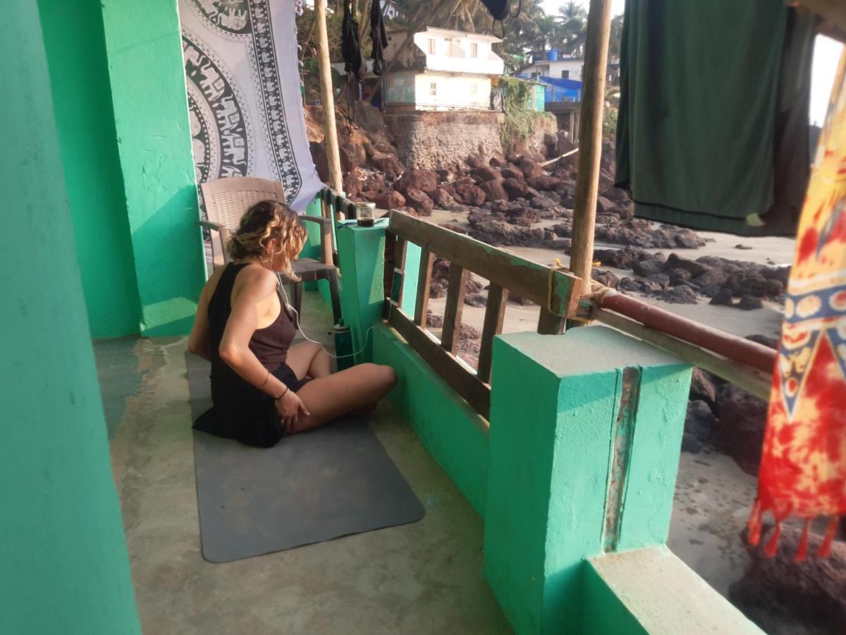 Om Ganesh Guest House Cliffside Arambol Exterior photo